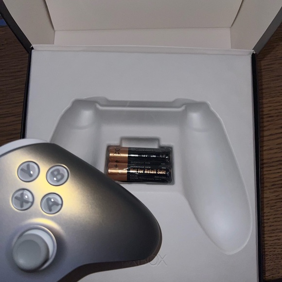Wireless Controller - Silver - Picture 4 of 7